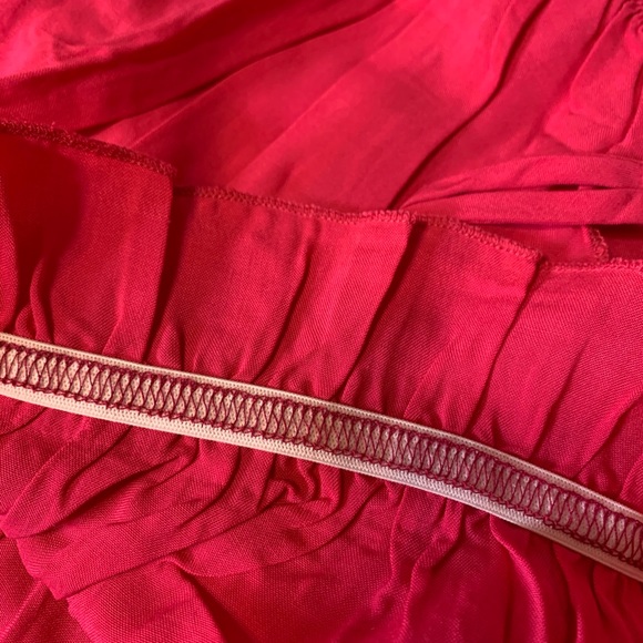 โDONATEDโDark Fuchsia Pink Off The Shoulders Ruffle Hem Top - Picture 7 of 11